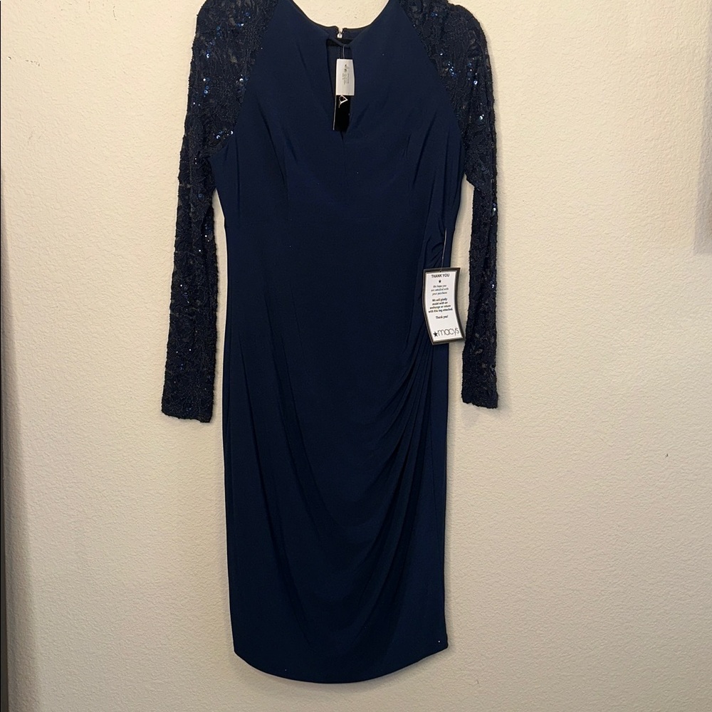 Elegant Navy Midi‎ Dress with Lace Sleeves